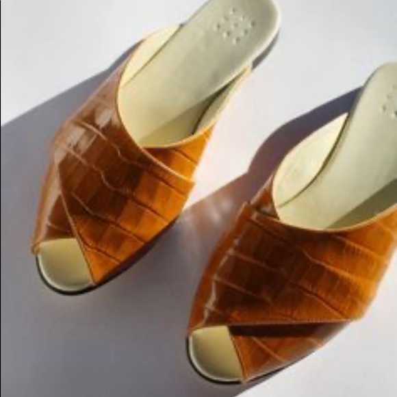 Trademark Pajama Sandal in Camel Size 40 US 9 - Picture 3 of 8